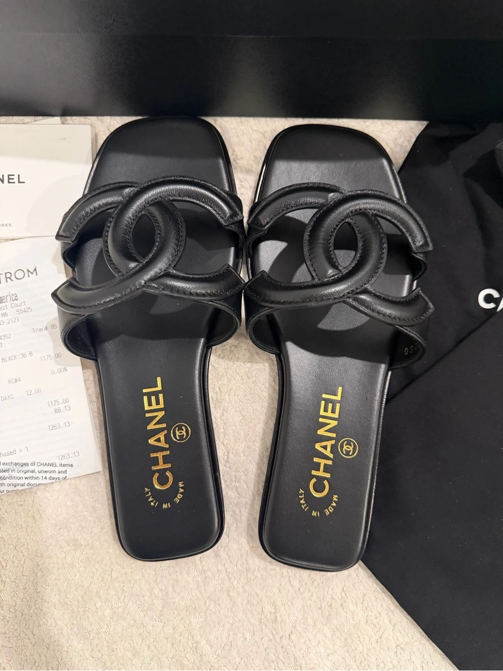 CHANEL Black Leather Interlocking CC Slide Sandals/mules